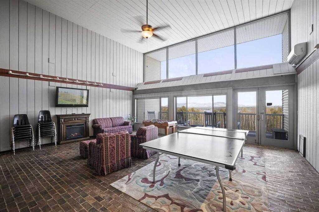 Cute Cedar Lodge Studio With Balcony & Lake Views! Laconia Exterior foto